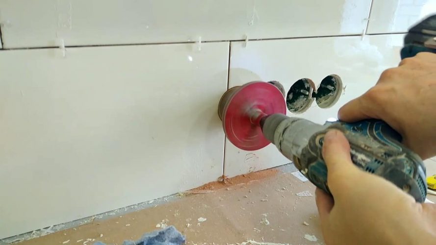Как сделать отверстие под розетку в плитке InTime