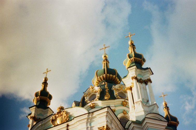чи можна різати в неділю