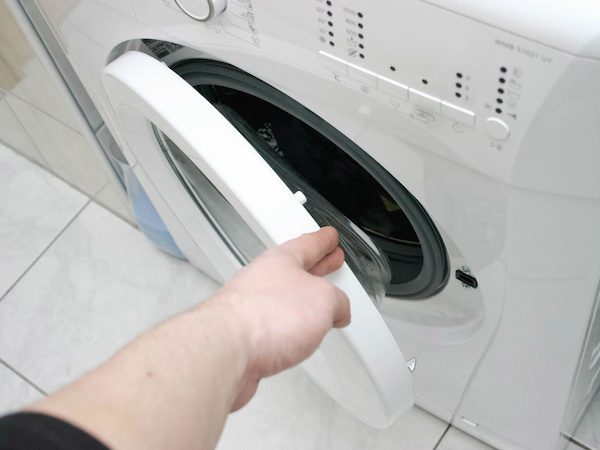Як відкрити двері в пральній машині