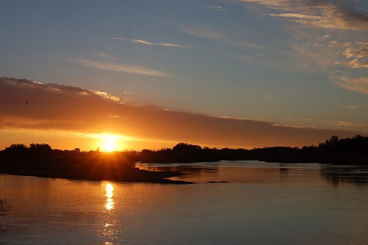 куди впадає річка оранжева