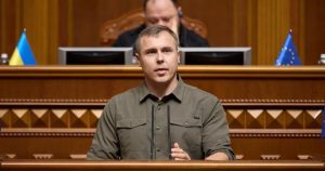 Роман Костенко сім’я: тил кіборга в бою та парламенті