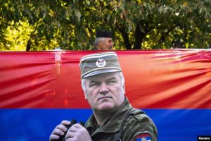 Похорон Младича в Белграді: почесті злочинцю і реакція світу