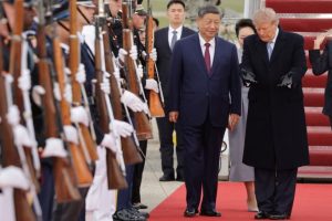 Сі Цзіньпін прибув до Вашингтона. Трамп зустрів його на Ендрюс