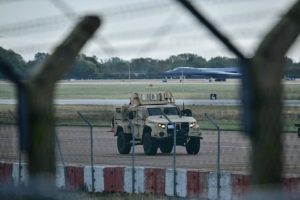 П’ятьох затриманих біля бази Ферфорд відпустили під заставу