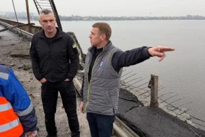 У Києві частково відновили рух Південним мостом